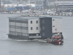 Bonte Zwaan naar dok 2